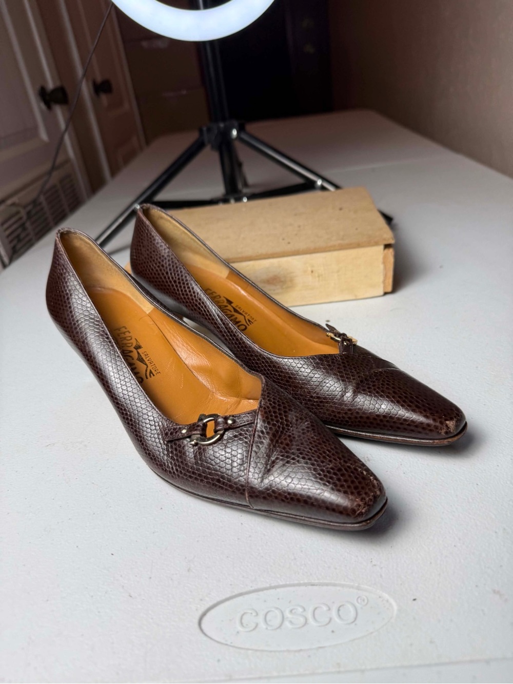 Ferragamo Ladies Leather Pump Reptile Skin Horseshoe Sz 8.5 Brown Heels - Picture 4 of 13